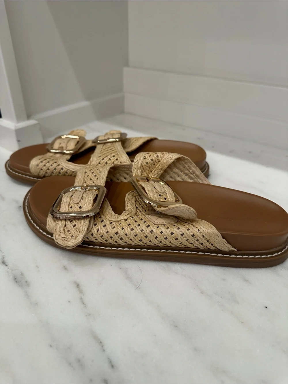Universal Thread size 8 Woven Buckle Slide Sandals in Natural.  Like New